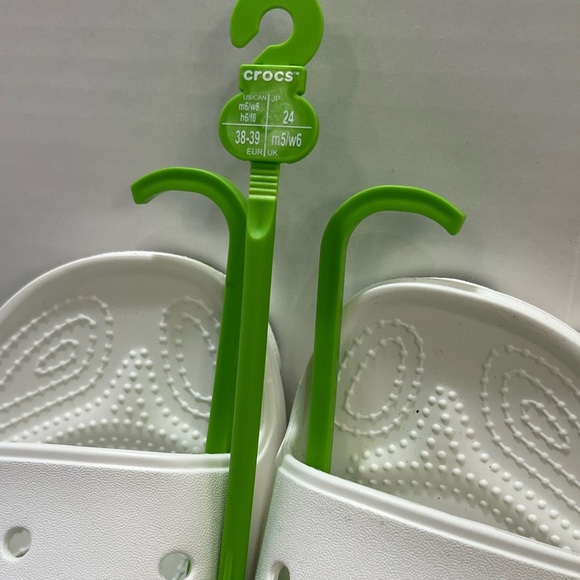 CROCS White Sandals with Adjustable Straps and Ventilation - Picture 14 of 14